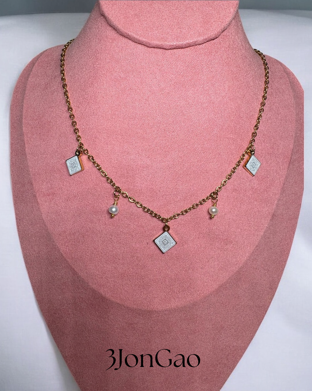Collier Cahors